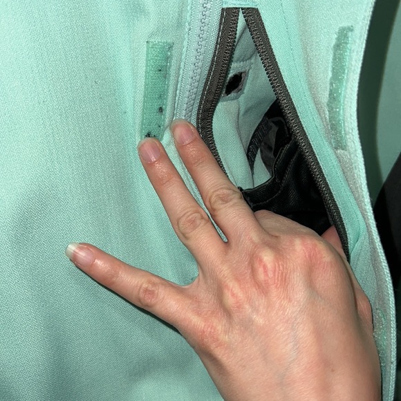 XS Mint green DC ski jacket. 10,000 MM Waterproof. Many pockets. Gently used. - Picture 16 of 17